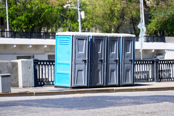Porta potty delivery and setup in La Mirada, CA